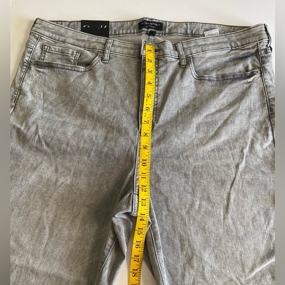 Banana Republic Grey Wash Skinny Jeans - Picture 9 of 11